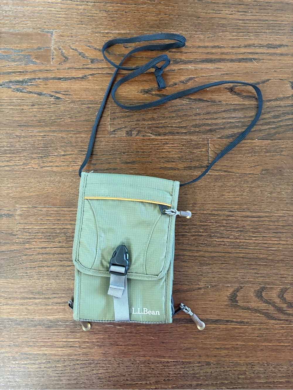 LL Bean Cross Body Travel Wallet Green Tri-Fold Clip Closure Nylon Bag ~8x5.5”